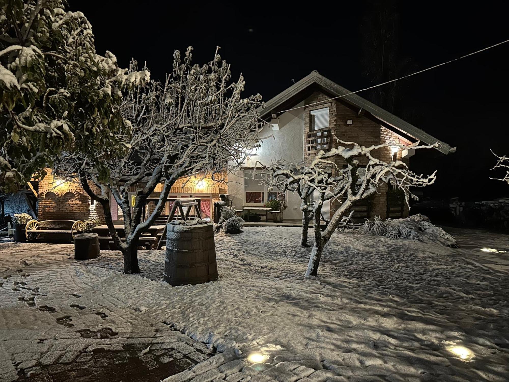 Matanovi Dvori Villa Bród Kültér fotó